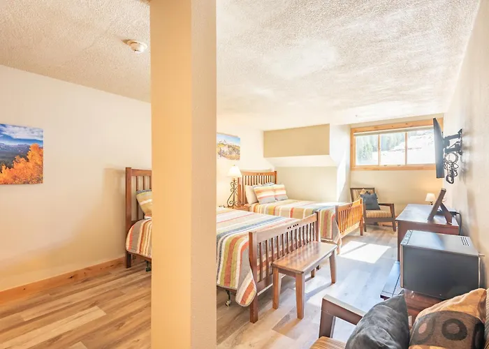 Mountain Plaza 706